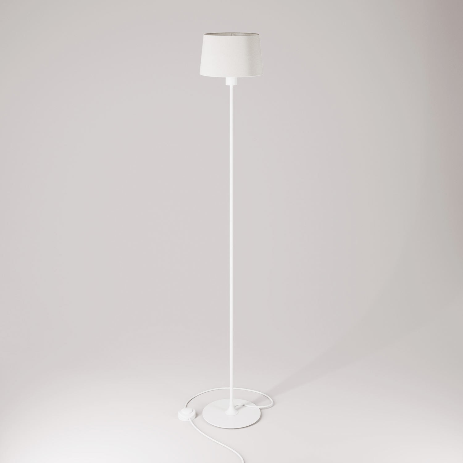 MAG-Y vloerlamp met ronde metalen voet en Athena kap